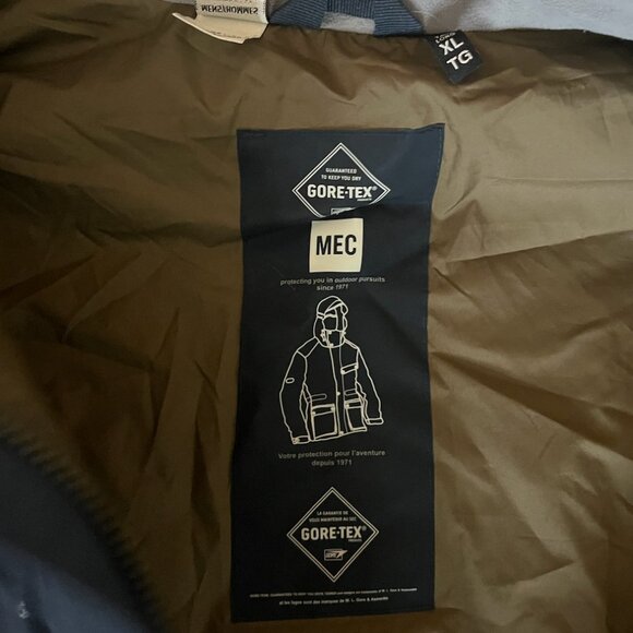 Men's Goretex Jacket - Picture 2 of 2